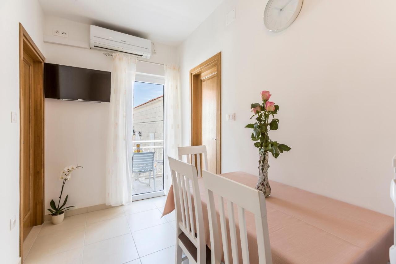 Apartmani Bezmalinovic Бол Екстериор снимка