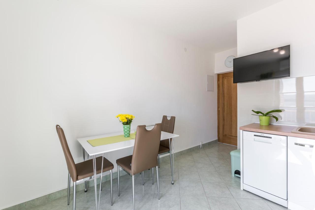 Apartmani Bezmalinovic Бол Екстериор снимка