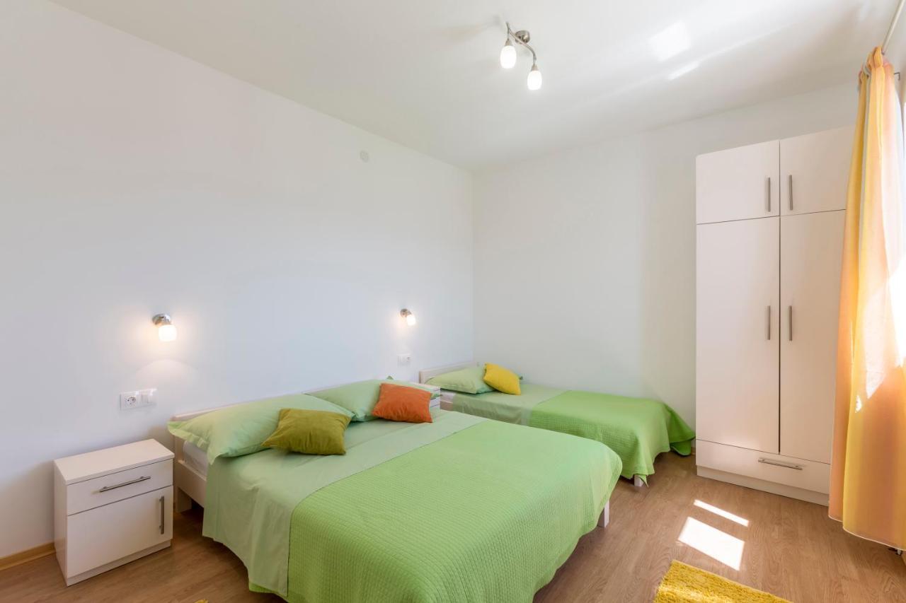 Apartmani Bezmalinovic Бол Екстериор снимка