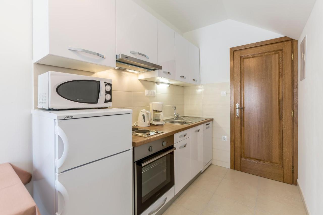 Apartmani Bezmalinovic Бол Екстериор снимка