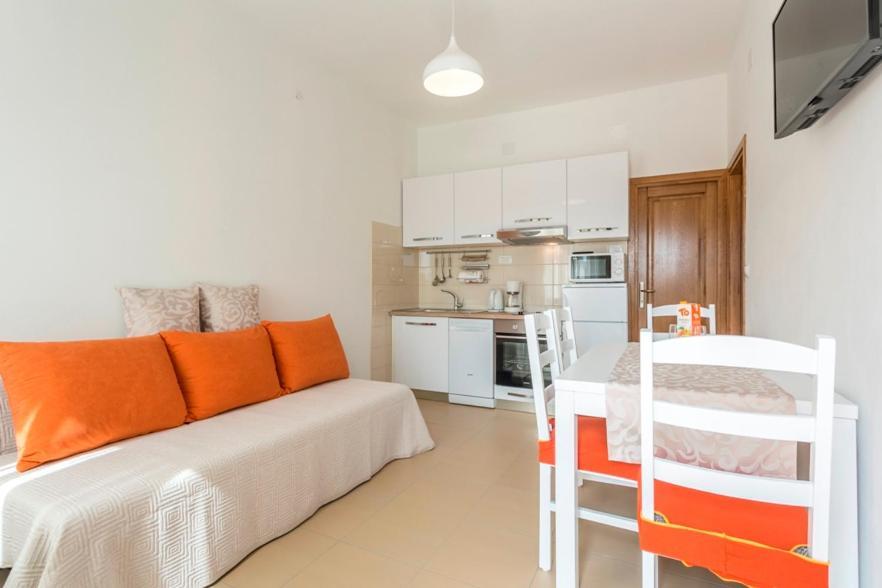Apartmani Bezmalinovic Бол Екстериор снимка